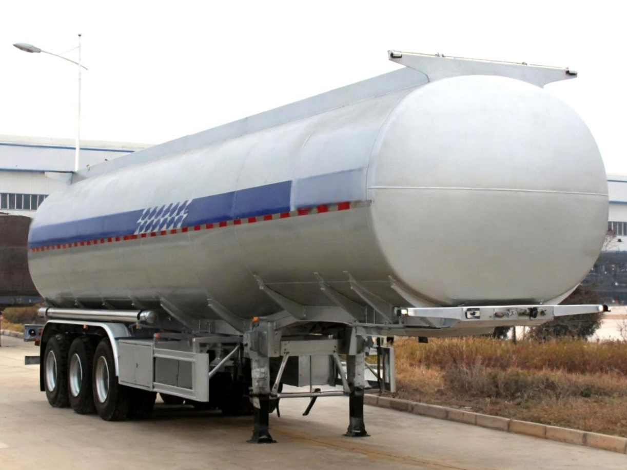 37m³ Lubricating Oil Tank Transport Semi-trailer product view
