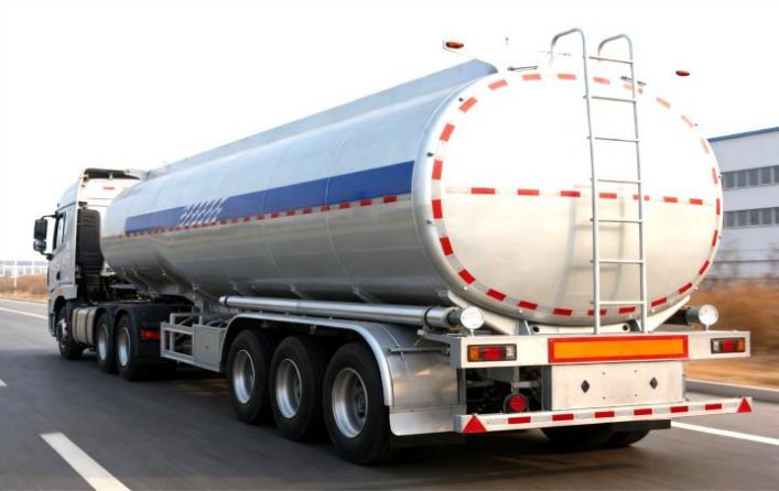 37m³ Lubricating Oil Tank Transport Semi-trailer detail view 5