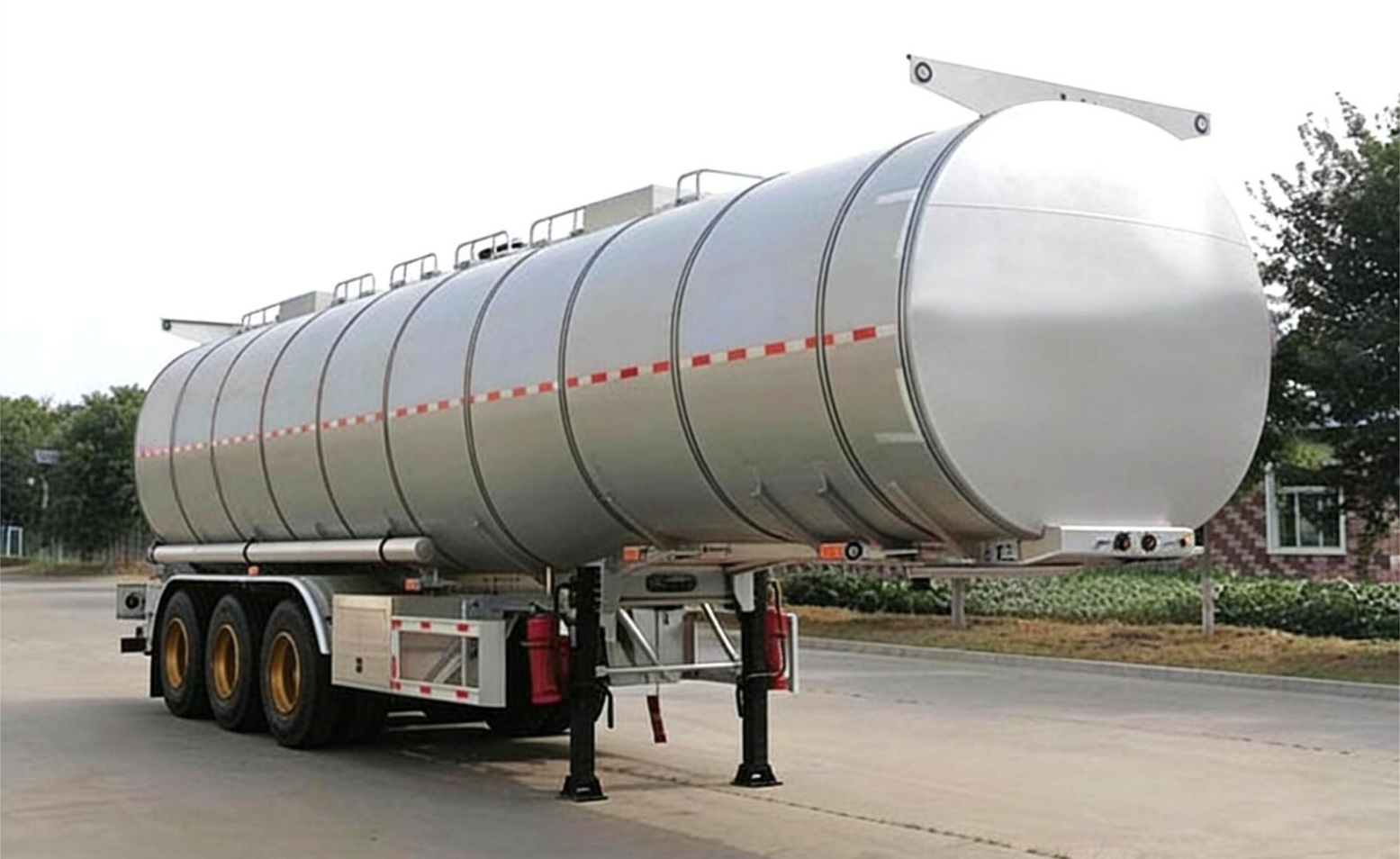 40m³ Lubricating Oil Tank Transport Semi-trailer product view