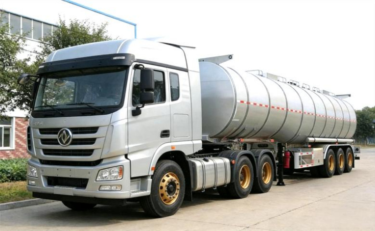 40m³ Lubricating Oil Tank Transport Semi-trailer detail view 2