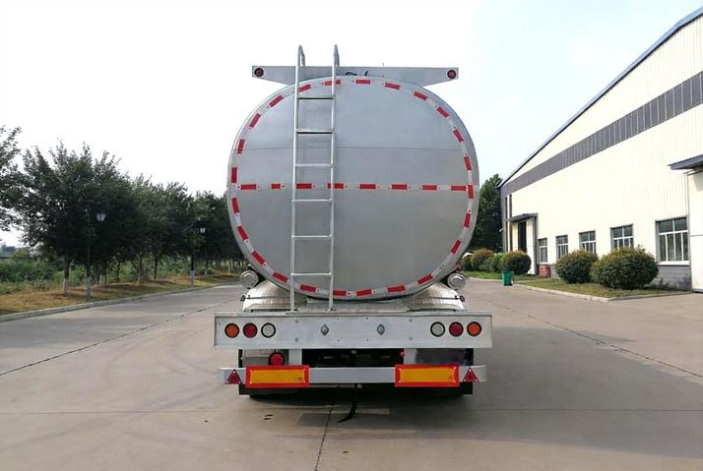 40m³ Lubricating Oil Tank Transport Semi-trailer detail view 4