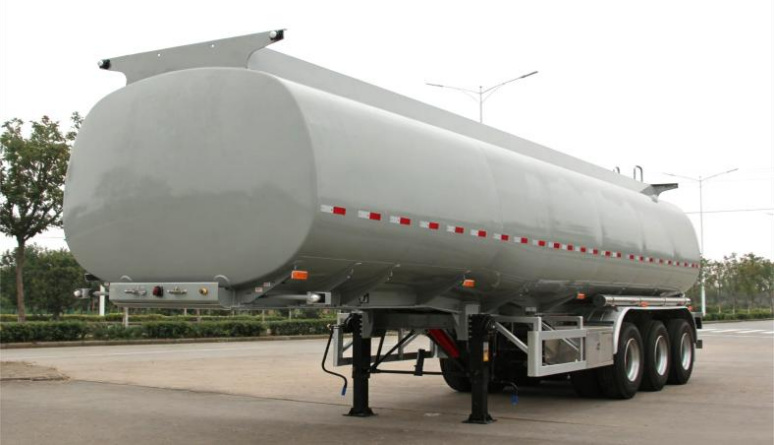 42m³ Lubricating Oil Tank Transport Semi-trailer detail view 3