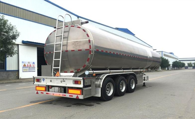 44m³ Lubricating Oil Tank Transport Semi-trailer detail view 2