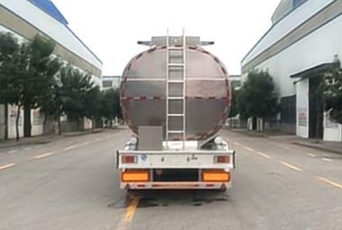 44m³ Lubricating Oil Tank Transport Semi-trailer detail view 4
