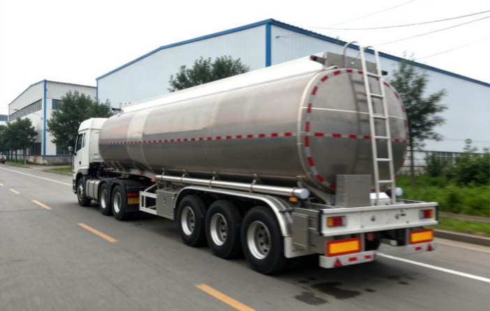44m³ Lubricating Oil Tank Transport Semi-trailer detail view 5