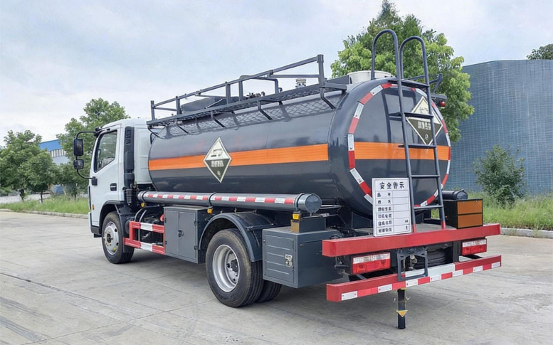 Dongfeng Duolika 6m³ Corrosive Goods Tank Transport Vehicle detail view 2