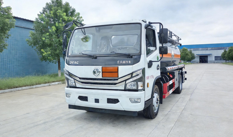 Dongfeng Duolika 6m³ Corrosive Goods Tank Transport Vehicle detail view 3