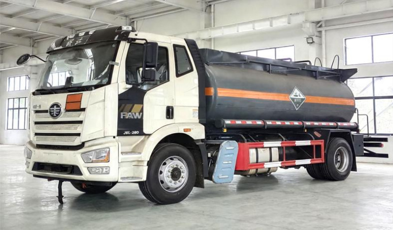 FAW Jiefang J6L 9m³ Corrosive Goods Tank Transport Vehicle detail view 3