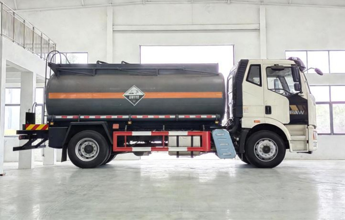 FAW Jiefang J6L 9m³ Corrosive Goods Tank Transport Vehicle detail view 5