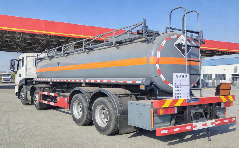 Dongfeng Tianlong 12m³ Corrosive Goods Tank Transport Vehicle detail view 2