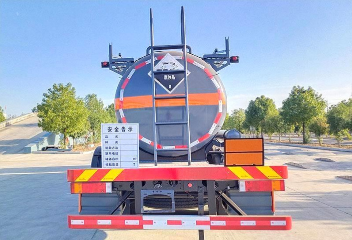 Dongfeng Tianlong 12m³ Corrosive Goods Tank Transport Vehicle detail view 4
