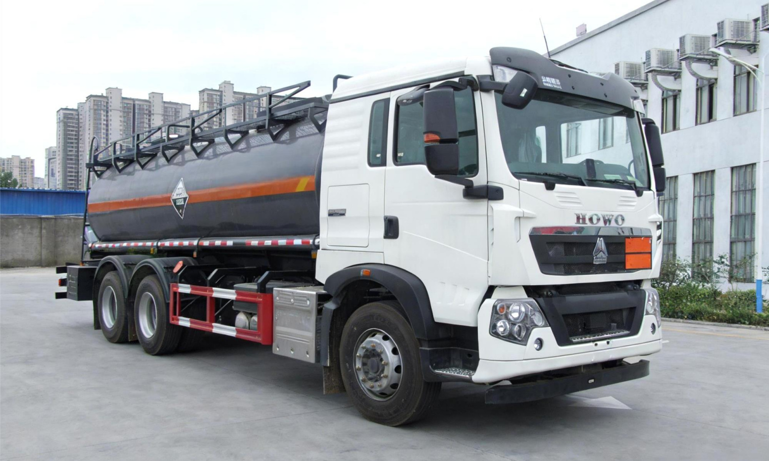 Sinotruk Howo 14m³ Corrosive Goods Tank Transport Vehicle product view