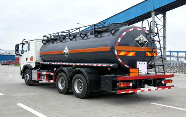 Sinotruk Howo 14m³ Corrosive Goods Tank Transport Vehicle detail view 2