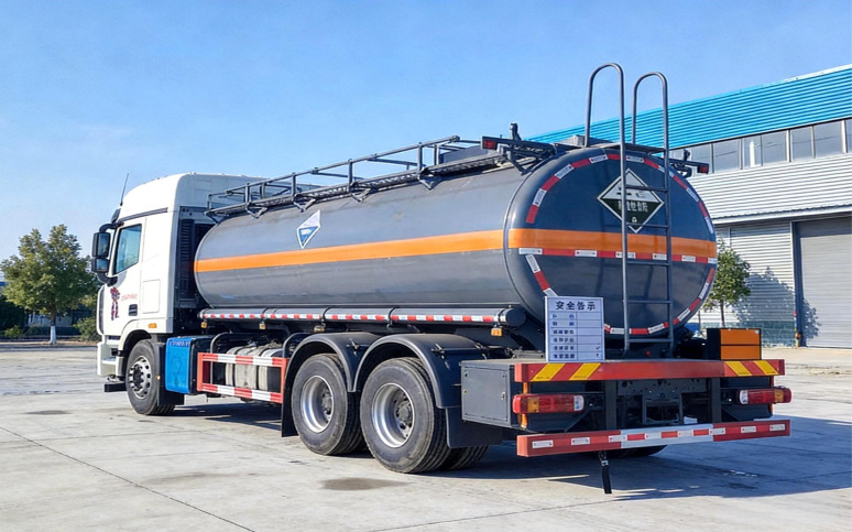 Foton Auman 18m³ Corrosive Goods Tank Transport Vehicle detail view 2