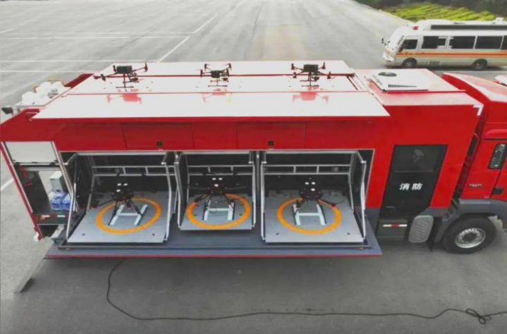 Sinotruk HOWO 6×4 Fire Drone Transport Truck detail view 4