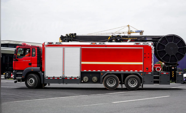 Sinotruk HOWO Remote Water Supply Fire Pump Truck detail view 2