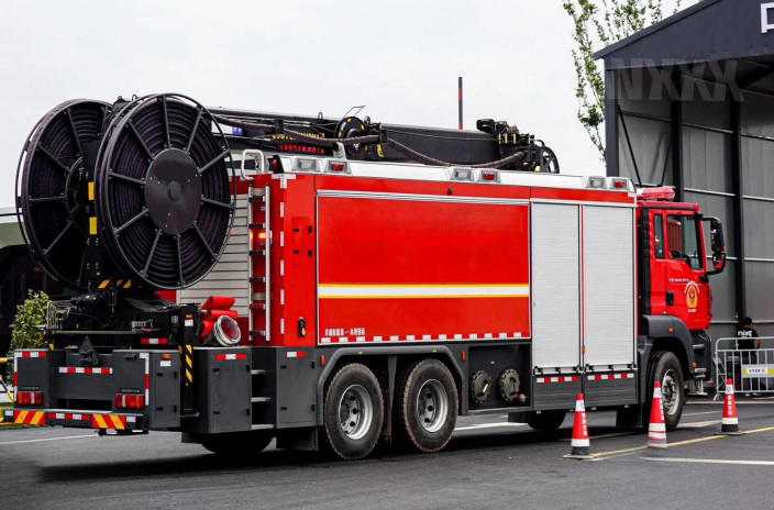 Sinotruk HOWO Remote Water Supply Fire Pump Truck detail view 5
